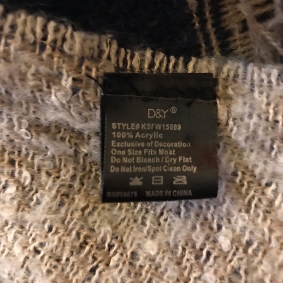 BEAUTIFUL SCARF/SHAWL - Picture 2 of 2